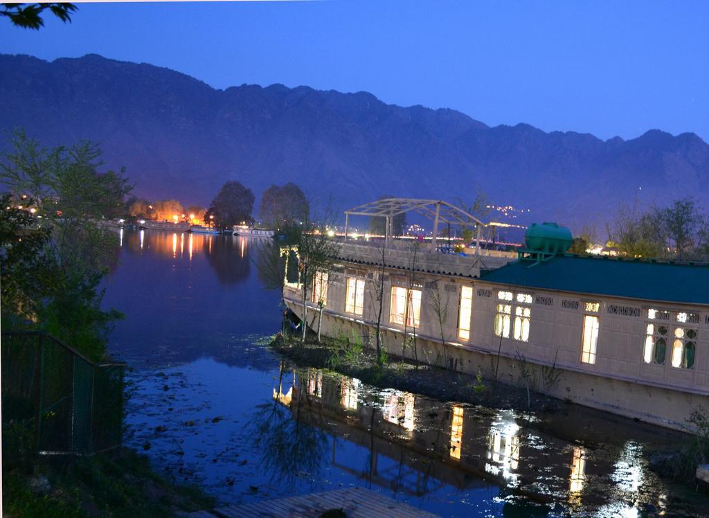 מלון Srīnagar Peacock Houseboats מראה חיצוני תמונה