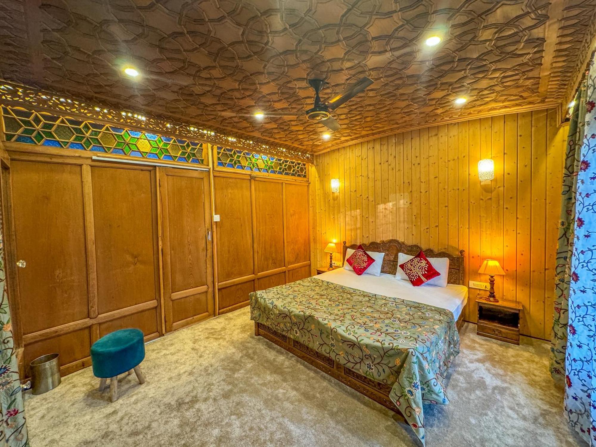 מלון Srīnagar Peacock Houseboats מראה חיצוני תמונה