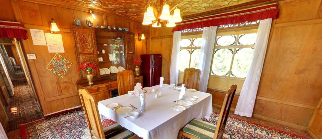 מלון Srīnagar Peacock Houseboats מראה חיצוני תמונה