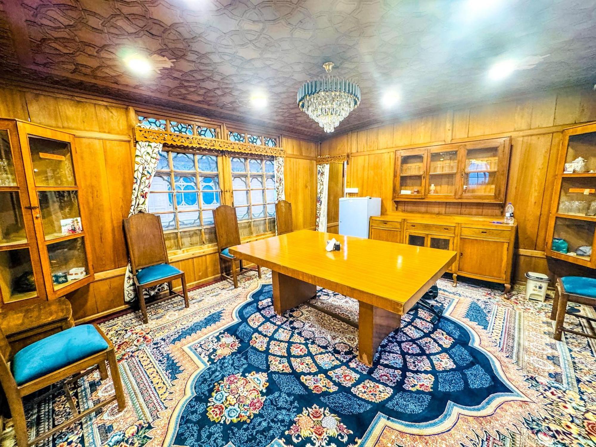 מלון Srīnagar Peacock Houseboats מראה חיצוני תמונה