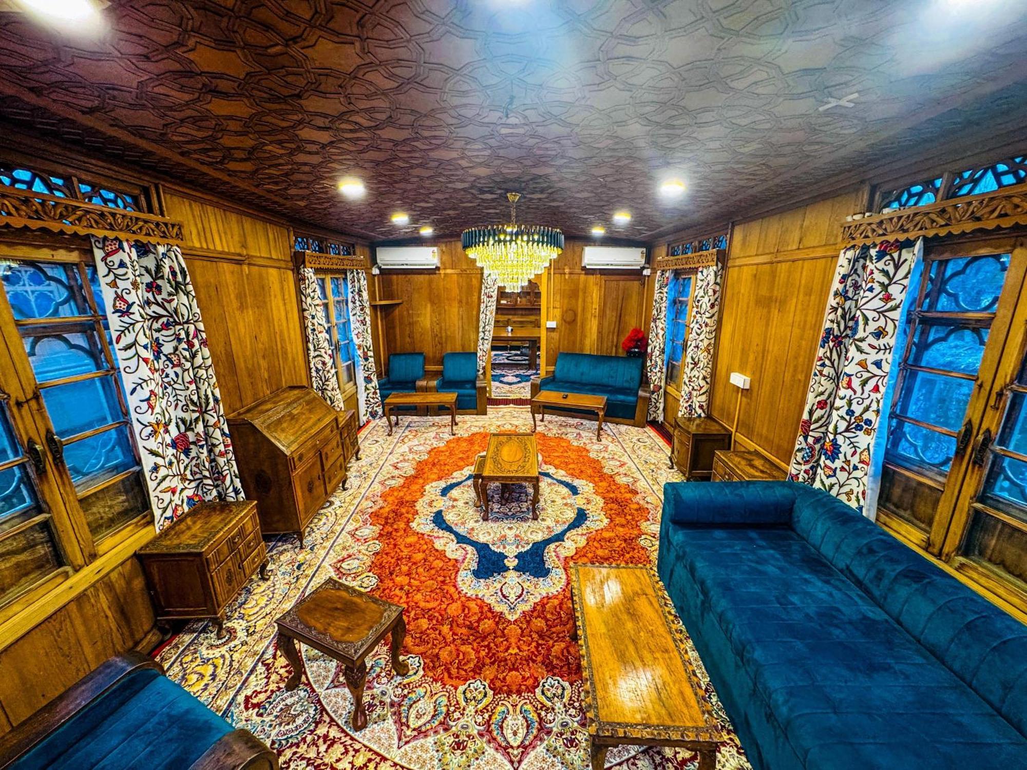 מלון Srīnagar Peacock Houseboats מראה חיצוני תמונה