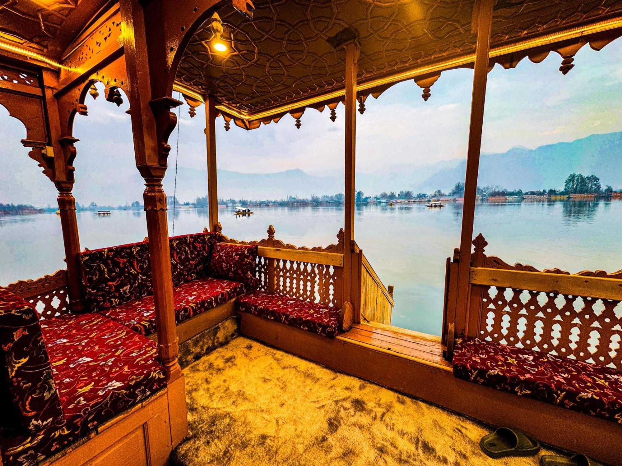 מלון Srīnagar Peacock Houseboats מראה חיצוני תמונה