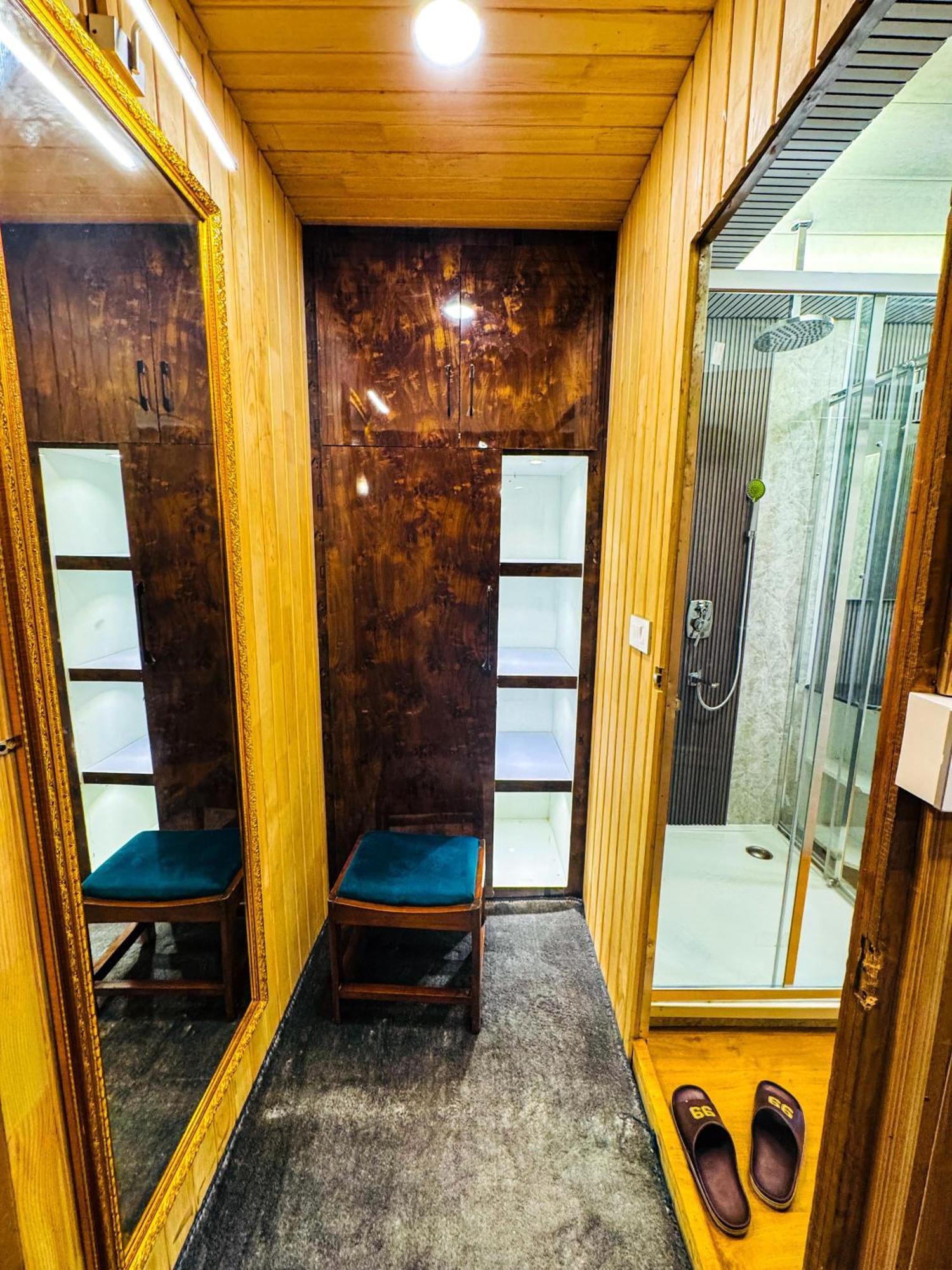 מלון Srīnagar Peacock Houseboats מראה חיצוני תמונה