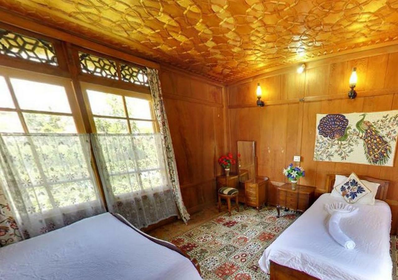 מלון Srīnagar Peacock Houseboats מראה חיצוני תמונה