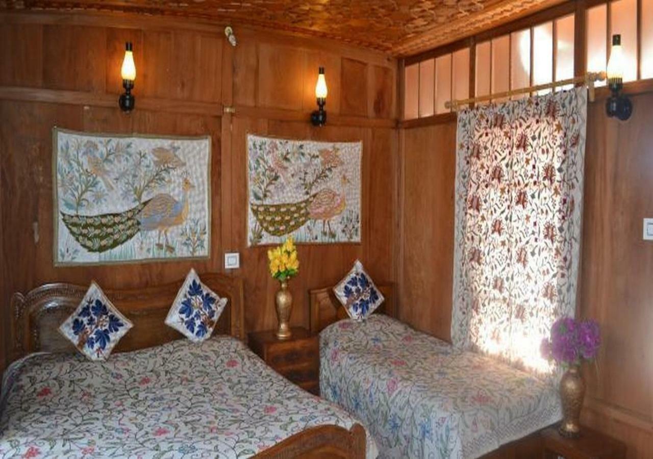 מלון Srīnagar Peacock Houseboats מראה חיצוני תמונה