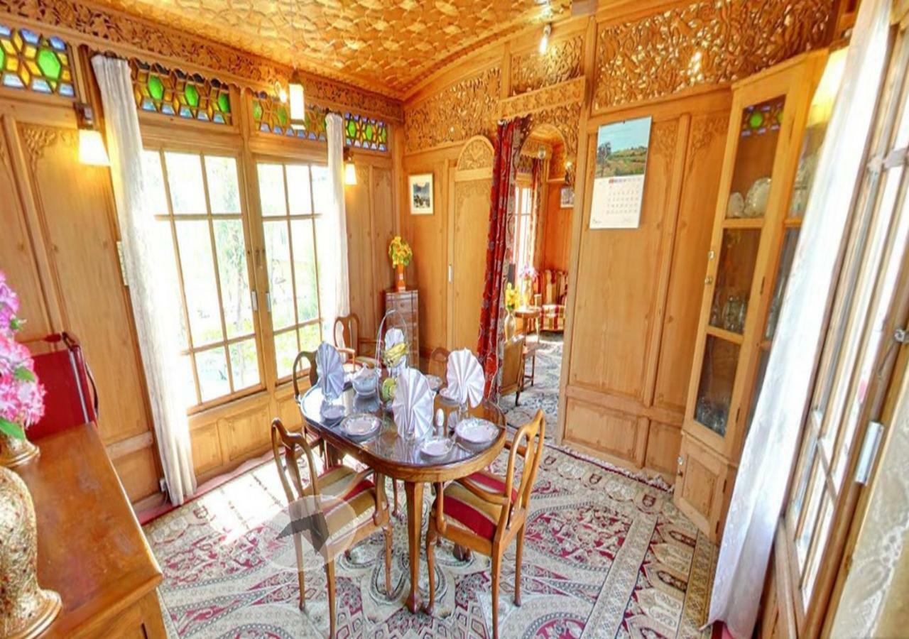 מלון Srīnagar Peacock Houseboats מראה חיצוני תמונה