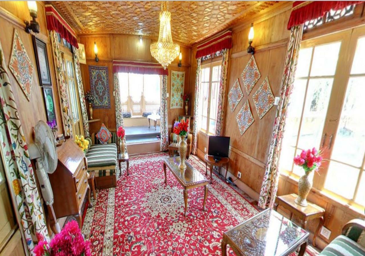 מלון Srīnagar Peacock Houseboats מראה חיצוני תמונה