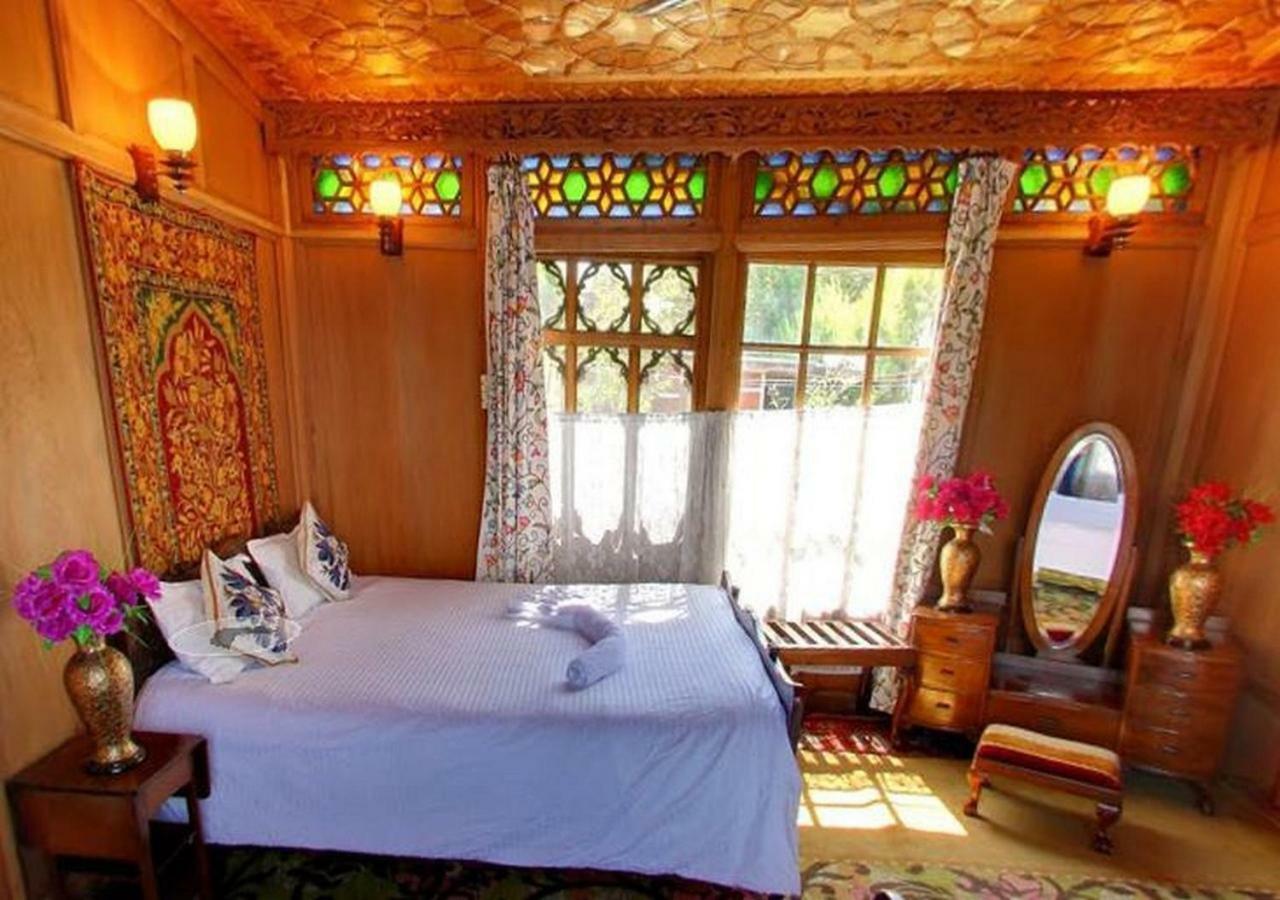 מלון Srīnagar Peacock Houseboats מראה חיצוני תמונה