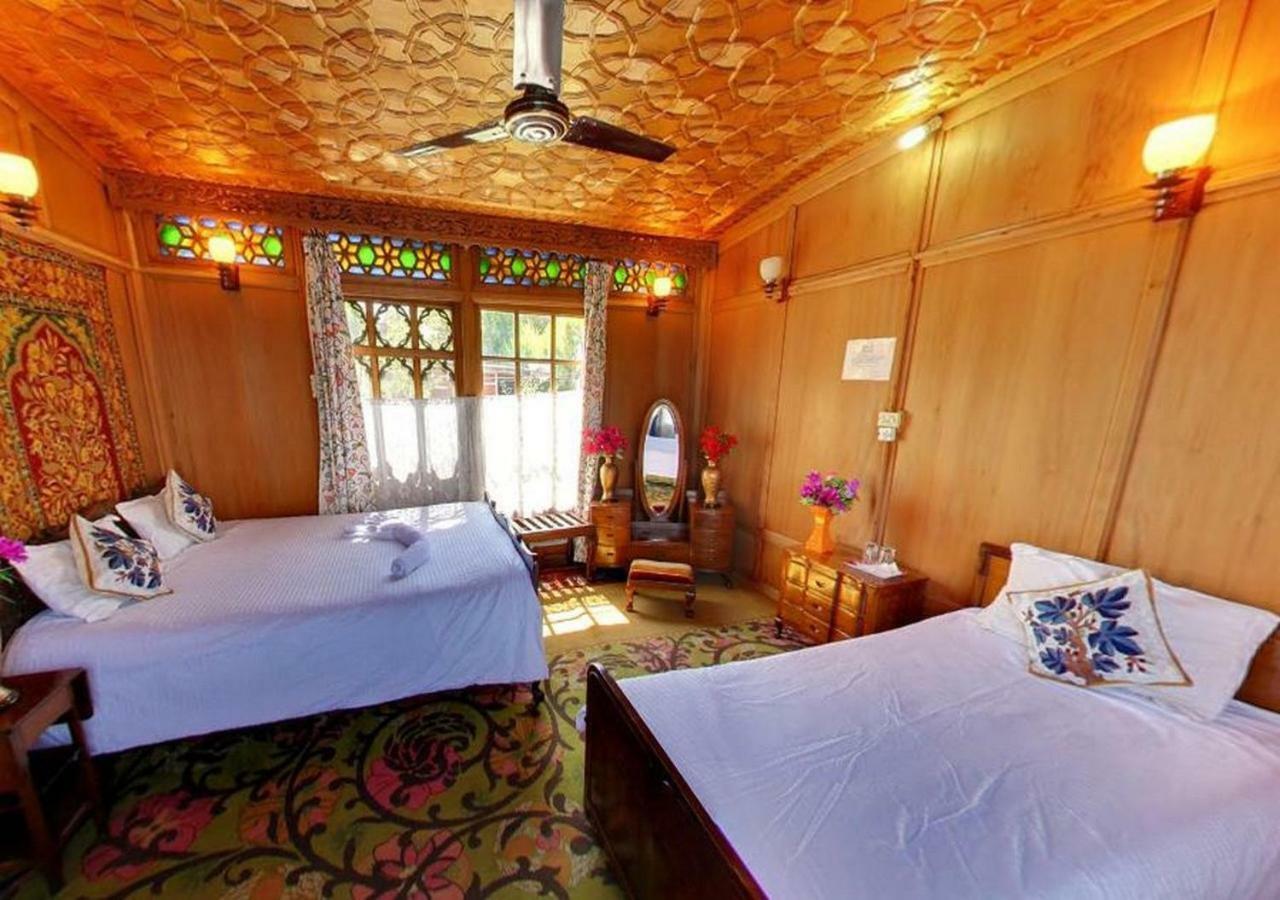 מלון Srīnagar Peacock Houseboats מראה חיצוני תמונה